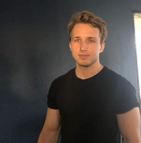 Keith O'Brien Leak II (born October 22, 1991) is an American actor and regular <strong>Smosh</strong> cast member. . Shayne from smosh